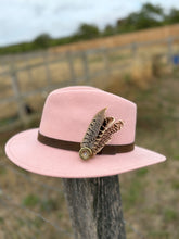 Load image into Gallery viewer, Small Feather Hat Pin/brooch
